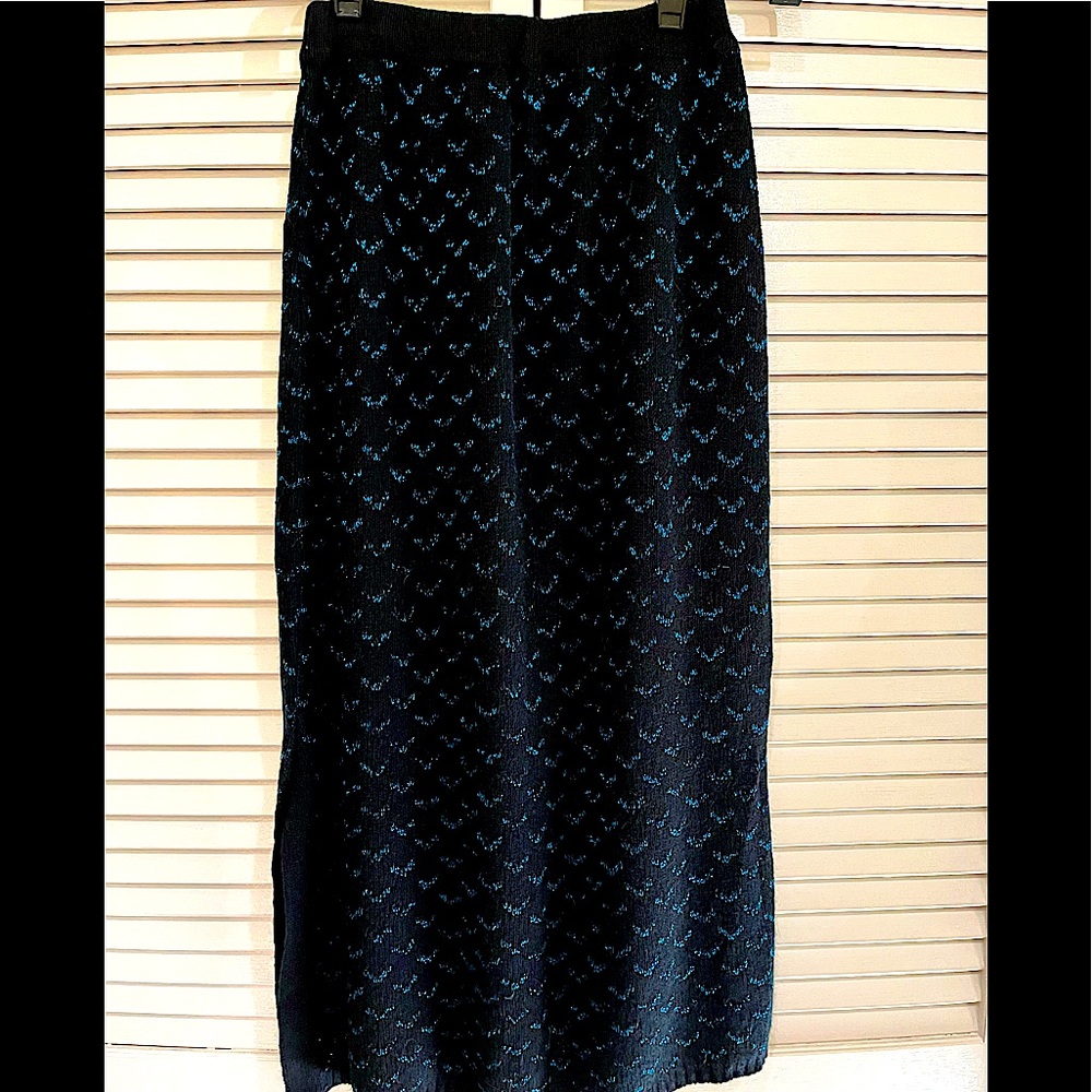 Lambs wool and angora knitted skirt in midi length black with electric blue Vs